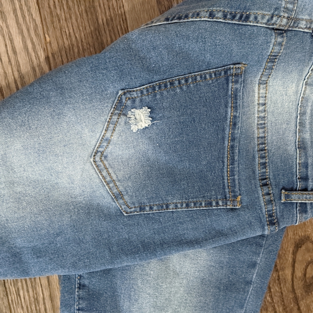 Women's Jeans. - Picture 2 of 3